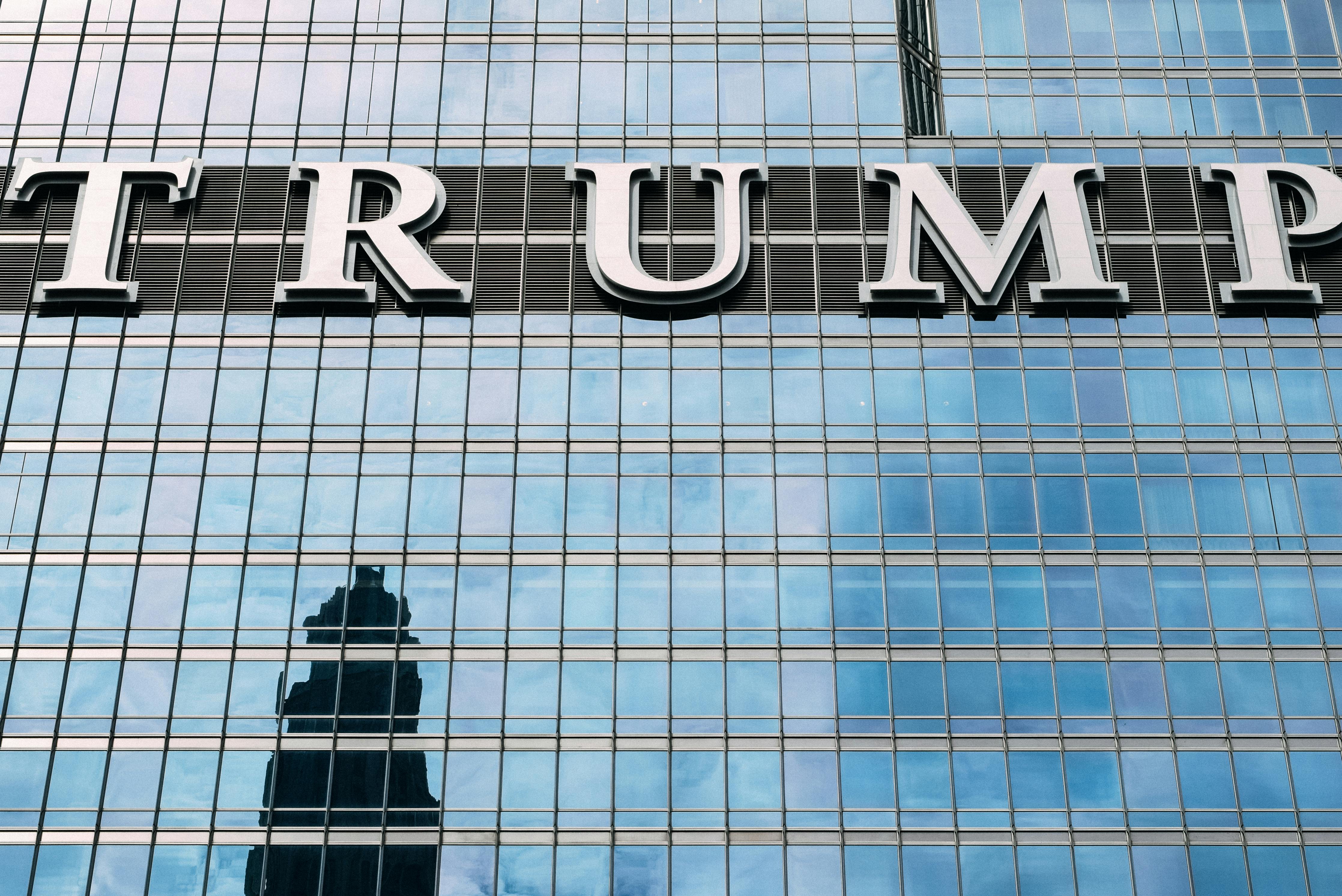 Pope's AI Warning Sparks Trump White House Rift, Silicon Valley Unease
