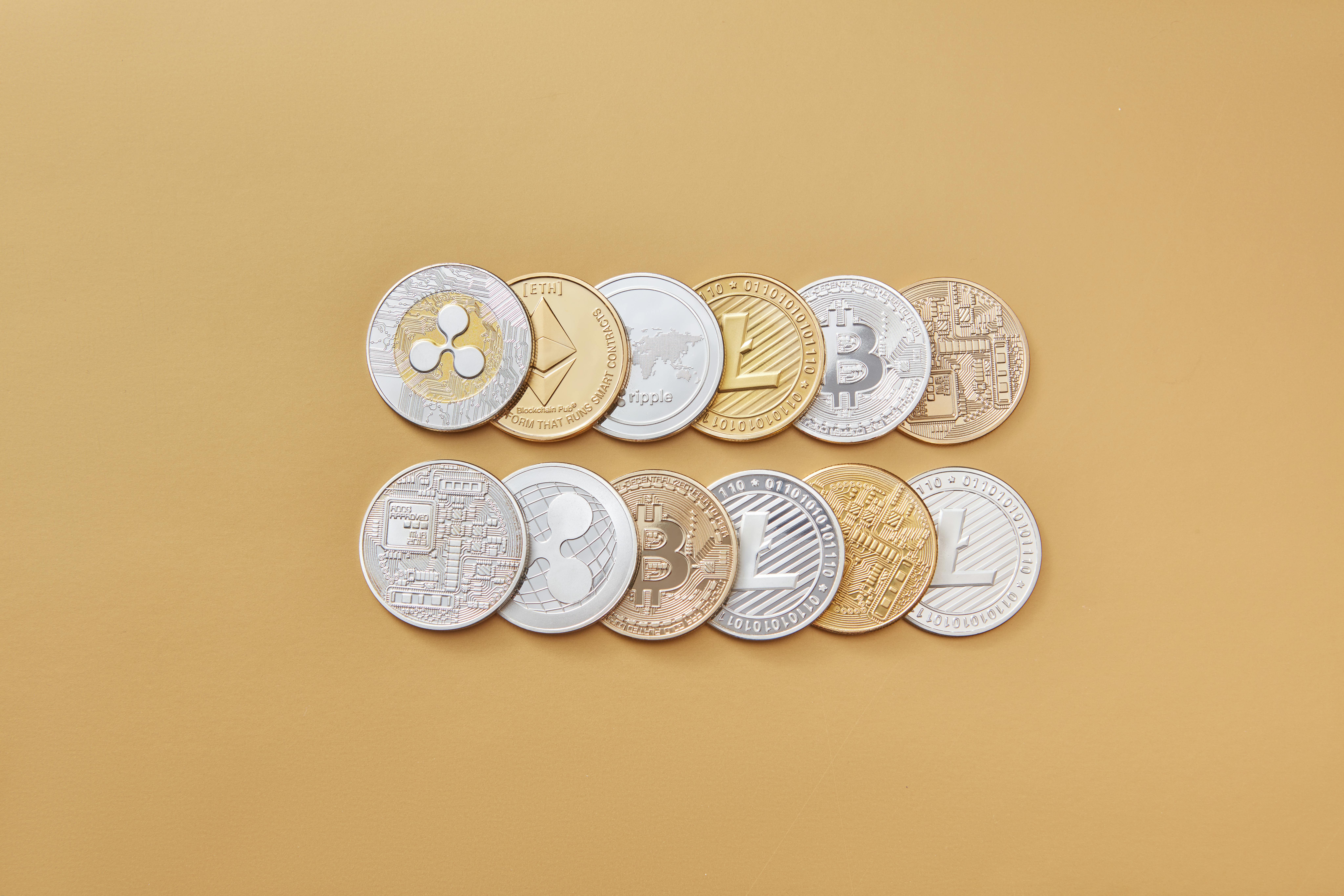 Trump's Mar-a-Lago Crypto Bash: `TRUMP` Token Plunges 96%